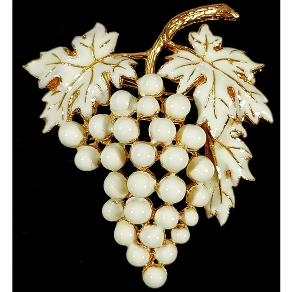 Ciner Jewelry - Ciner Enamel & Gold Tone Grape Leaves Brooch